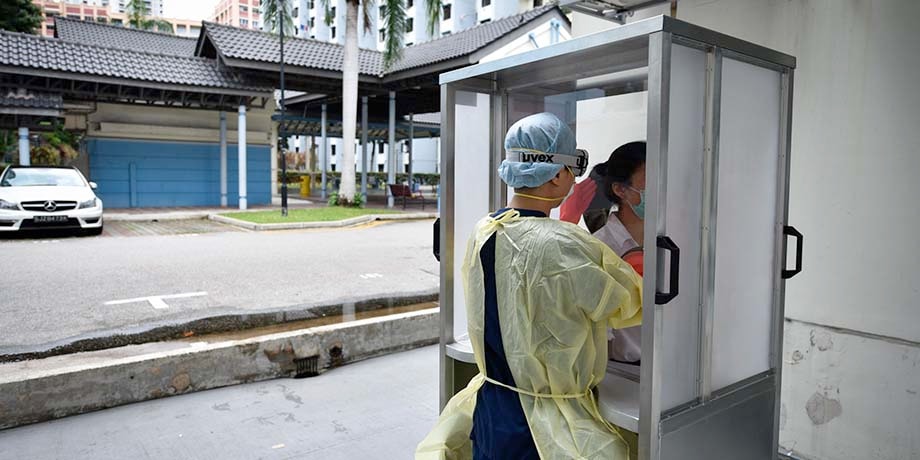 Frosted panels of COSMO Slim booth provides privacy to patients