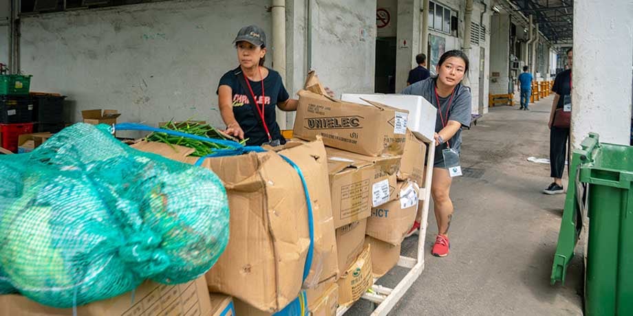 SG Food Rescue Carts Fruit and Vegetables to Safety