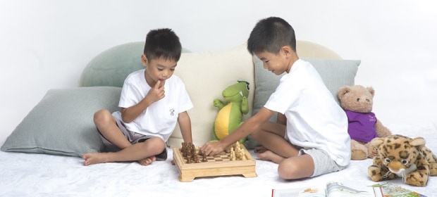 boys_playing_chess